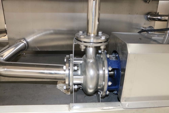 Industriewaschmaschine zur kontinuierlichen Reinigung von Polypropylen-/Edelstahlbehältern